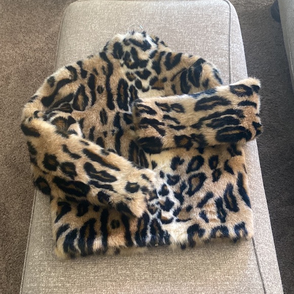 Express fur jacket. Size XS. Worn 2 times.  In great condition - Picture 3 of 3